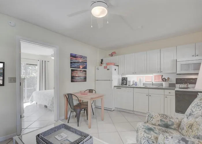Aparthotel Five Palms Vacation Rentals- Daily - Weekly - Monthly