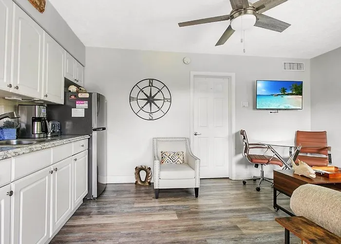 Aparthotel Five Palms Vacation Rentals- Daily - Weekly - Monthly Clearwater Beach